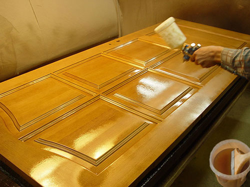 Покрытие лаком на водной основе