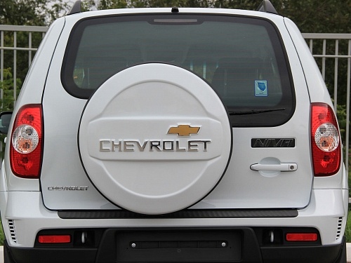 Бокс запасного колеса  Chevrolet Niva со значком