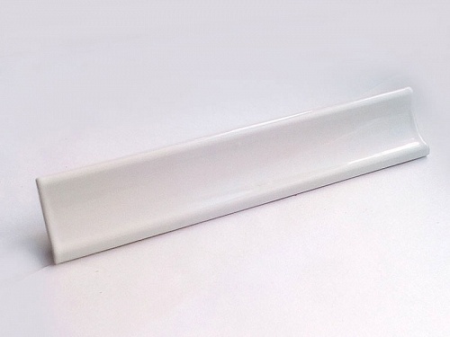 Уголок на ванну керамический белый прямой